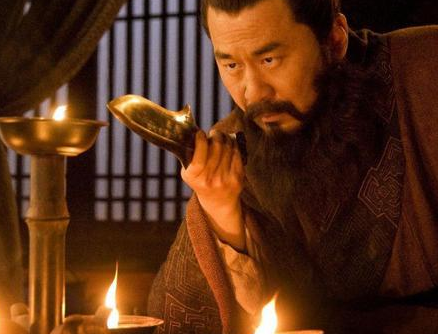 东汉末年如果没有曹操这个奸雄的话 最大的受益人又会是谁