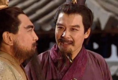 陶谦为何把徐州送给刘备，而不留给自己的后人呢？