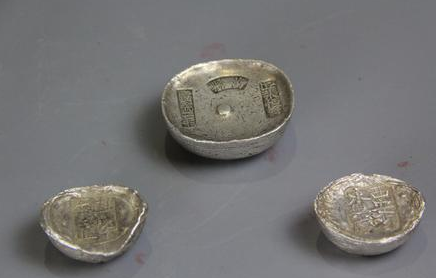 古代白银何时开始成为货币的 一两白银等于现在多少钱