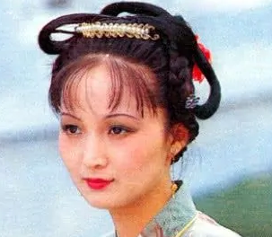 隐瞒多姑娘的头发却告发尤二姐？平儿为何要这么做？