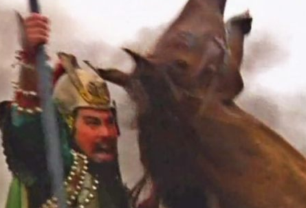 诸葛亮为关羽要官要钱的 诸葛亮和关羽的关系有多好