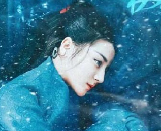 《与君初相识》导演是谁？29岁热巴挑大梁
