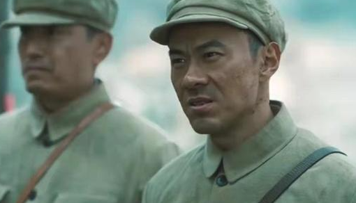 《功勋》正式开播，全剧一共多少个单元剧？