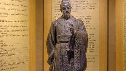 曹植《梁甫行》：全诗采用了正面描写与侧面烘托的手法
