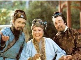 红楼梦中贾母对王夫人是一种什么样的态度？忌惮吗？