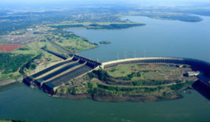 巴西巴拉圭合建的世界最大水电站主坝建成