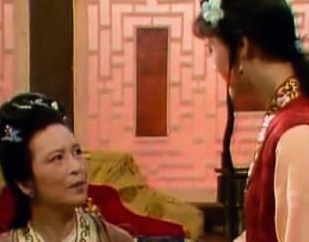 红楼梦中王夫人提拔袭人为姨娘的真实目的是什么？