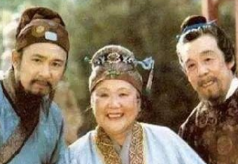 红楼梦中王夫人与贾母两个人之间，谁的权力更大？