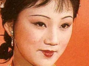 红楼梦中在秦可卿死后，丈夫与公公的表现有何不一样？？