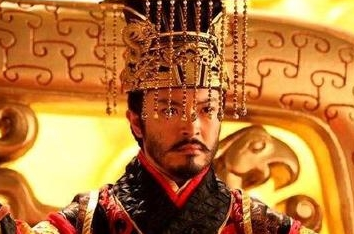 皇帝打发侍卫回家，没想到侍卫后来成了威胁