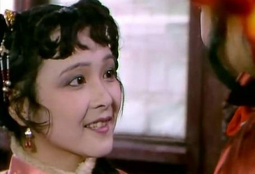 红楼梦里容貌最像贾元春的女子是谁？贾母最疼她