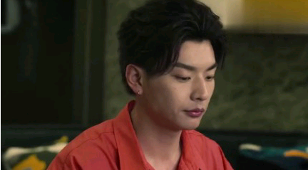 《黑白禁区》经历年龄设定的争议之后，故事情节逐渐明朗