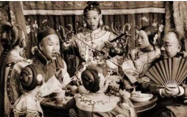 八旗子弟生活奢靡，乾隆皇帝是如何整治他们的？