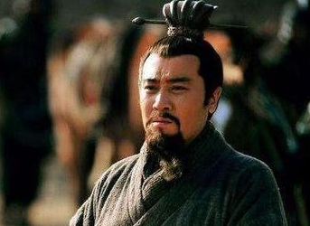 刘备毫无根基到处投奔，为何都很尊重他？