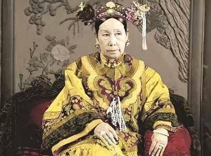 慈禧死后为什么要等一年才下葬 送葬队伍为何臭气熏天