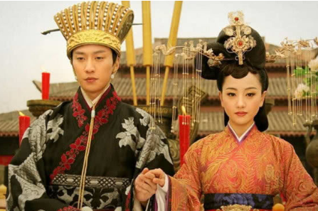 北齐大将军斛律光的两个女儿：一个成皇后，一个是太子妃