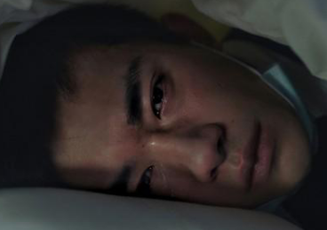 电影《世间有她》中，千玺饰演的是谁？再次上演姐弟恋