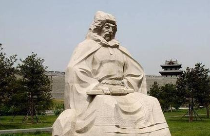 北魏为了避免外戚干政，在拓跋珪时开始实施什么残酷的制度？