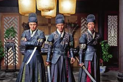 飞鱼服是明代锦衣卫所穿赐服，而其他大臣怎样才能获得它？