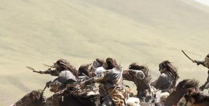 汉武帝实行穷兵黩武的政策，在当时有何影响？