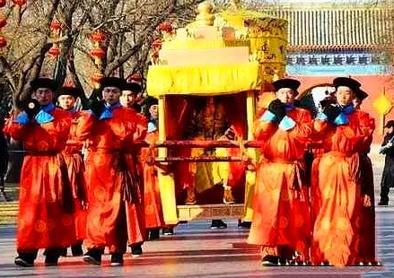 古代皇帝用太监伺候，为何不用宫女？