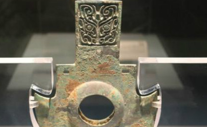 钺作为中国古代的一种兵器，它在历朝历代有哪些改进？
