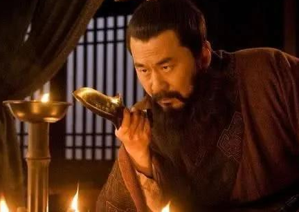 曹操在杀吕布的时候 曹操为什么先勒死再砍头