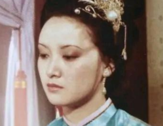 邢夫人在贾府是什么地位？王熙凤为何会怕她