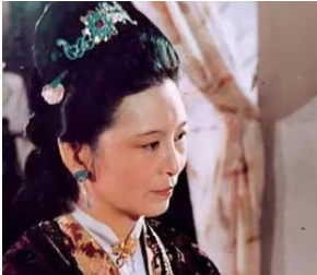 红楼梦中宝玉和王夫人的关系如何？为何会渐行渐远？