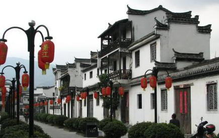 在明清时期，徽州建筑和苏州园林有着怎样的区别？