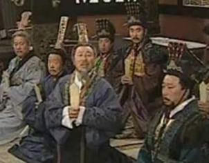 秦朝统一后，秦始皇是如何维持帝国的统治的？有何矛盾