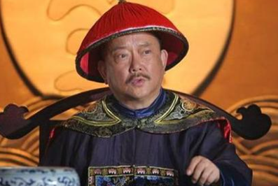 和珅除了在经济方面，还有哪些重要的职责呢？