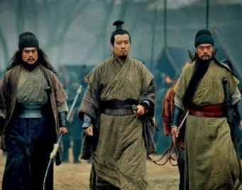 诸葛亮是蜀汉集团的元老级人物，为何关羽一直瞧不上他？