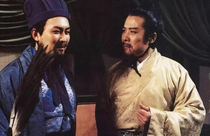 诸葛亮为何如此忠诚于刘备父子呢？
