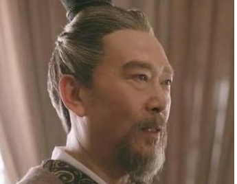 刘备临终前任命李严为托孤大臣的目的是什么？