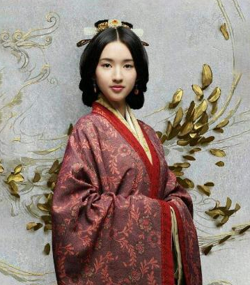 汉献帝只是一个傀儡皇帝 曹操为什么还要把三个女儿嫁给他