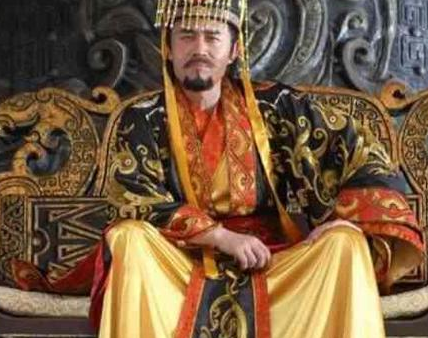 秦始皇都已经焚书坑儒了儒家后来为什么还能崛起