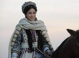 察必皇后的才华出众，她设计了哪些服装与饰品？