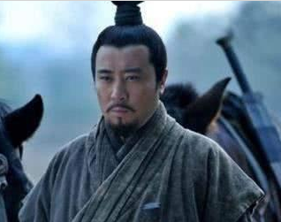 马超投靠刘备后，他在蜀汉担任的官职有何改变？