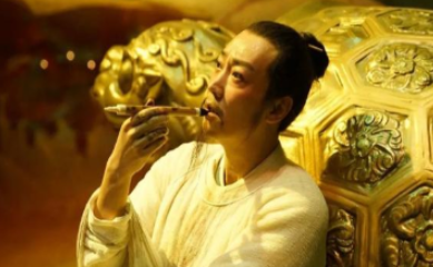 李白初入翰林院，赋诗三首惊艳诗坛