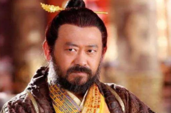 历史上的撑腰是怎样的人？和演义中有何不同？