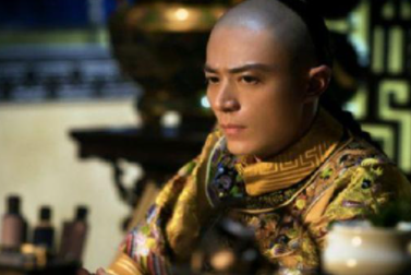 嘉庆帝为何一上台，就把和珅的家抄了呢？