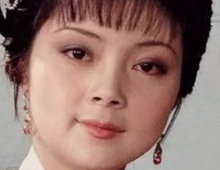 红楼梦中，贾府中的人其实都明白薛宝钗是个什么样的人？