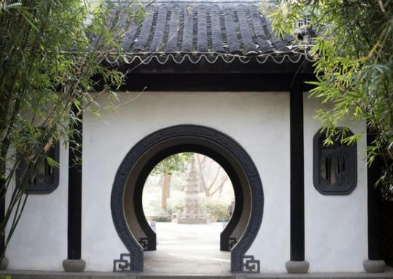 盘点四首关于寺院的诗作，诗人是在怎样的情况下创作的？
