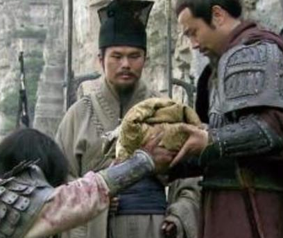 刘备摔阿斗真的是逢场作戏吗 真相到底是什么样的