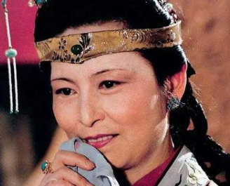 红楼梦中王夫人为何被说是天真烂漫的人？她做了什么
