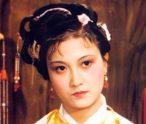 红楼梦中探春与惜春是什么身份？在贾府的地位如何？