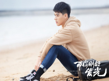 《而你刚好发光》定档10月11日，该剧聚焦艺术生校园生活