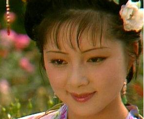 红楼梦中莺儿说自己有几样世人没见过的好处是什么意思？