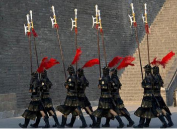 春秋战国时期，个诸侯国国防建设的中心工作是什么？